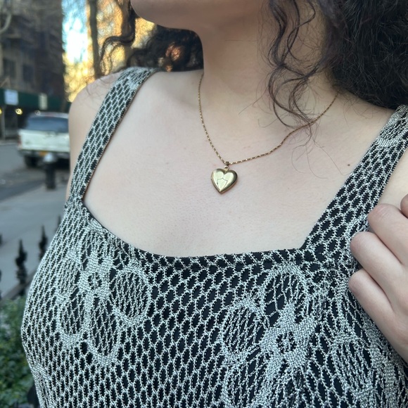 SOLD vintage gold shield locket necklace necklace gold shield pendant - Picture 2 of 6